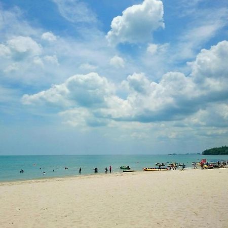 Coastline Hotel Порт-Диксон Экстерьер фото