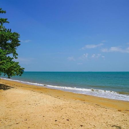 Coastline Hotel Порт-Диксон Экстерьер фото